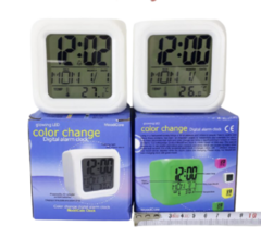 RELOJ DIGITAL FECHA, DIAS, TEMPERATURA CON LUZ LED COLOR