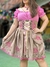 Traje tipico bege escuro com pink na internet