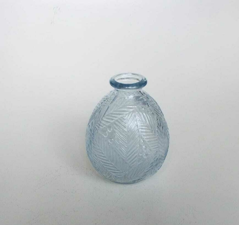 2003 VASO DE VIDRO AZUL CLARO ART DECO DECORADA COM FOLHAS EM RELEVO