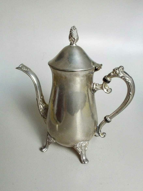 1979 BULE DE CHÁ EM METAL PRATEADO