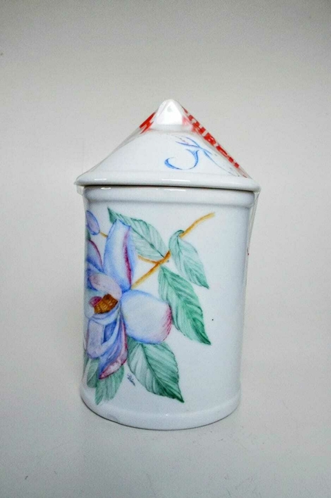 POTICHE EM PORCELANA BRANCO COM DETALHES FLORAIS 1534