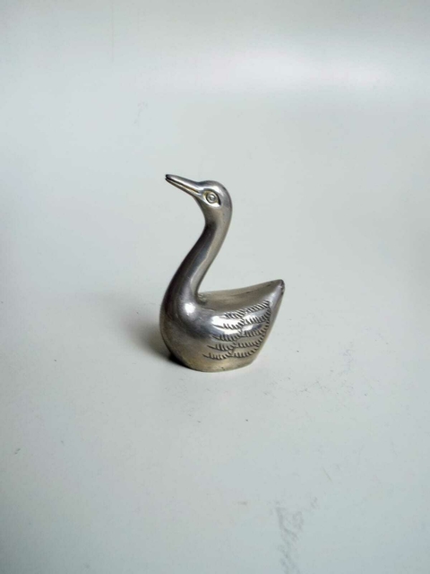 ABRIDOR DE TAMPAS DE GARRAFAS EM FORMA DE CISNE 1645