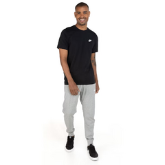 CAMISETA NIKE NSW CLUB TEE UNISEX na internet
