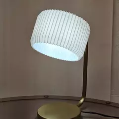 Lámpara velador escritorio NICK pantalla 3D moderno sustentable CHIMBA - comprar online