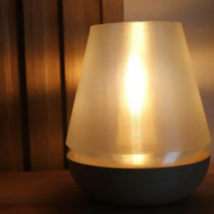 Lámpara velador escritorio CHARLIE E27 pantalla impresión 3D base madera de lenga sustentable moderno deco nórdico CHIMBA - Artyluz