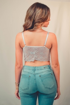 Cropped branco rendado sem bojo e com aro - comprar online