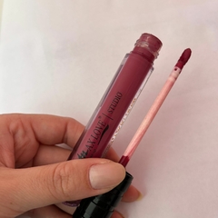 BATOM LÍQUIDO MATTE COR 24 MAX LOVE - Gii Matos Makeup