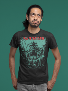 Camiseta - Iron Maiden - Shadows - Ogro brindes