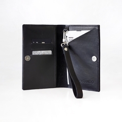 PORTAPASAPORTE NEGRO