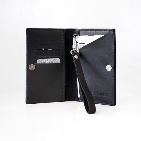PORTAPASAPORTE NEGRO