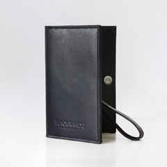 PORTAPASAPORTE NEGRO - comprar online