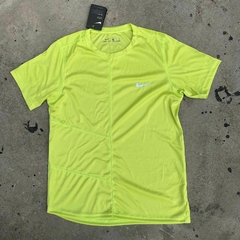 Remera deportiva - • INDUMENTARIA NABSTORE •