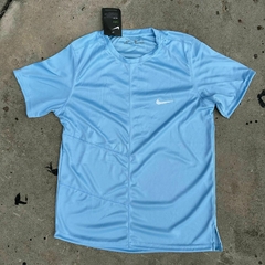 Remera deportiva en internet