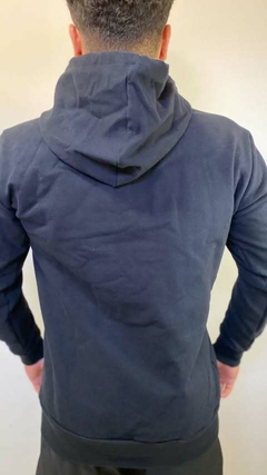 Casaco com capuz - AO Clothing na internet