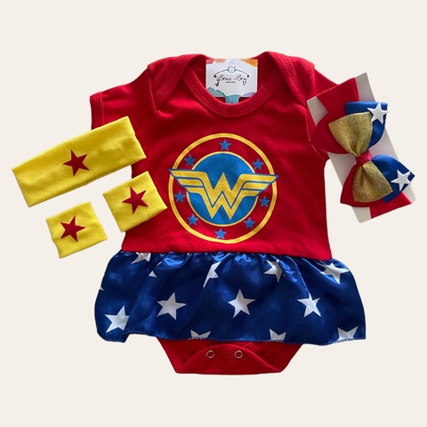 KIT BODY + LAÇO E ACESSÓRIOS MULHER MARAVILHA