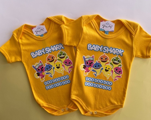 BODY TEMÁTICO BABY SHARK - AMARELO
