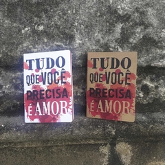 caderno collab "Tudo que você precisa é amor" na internet