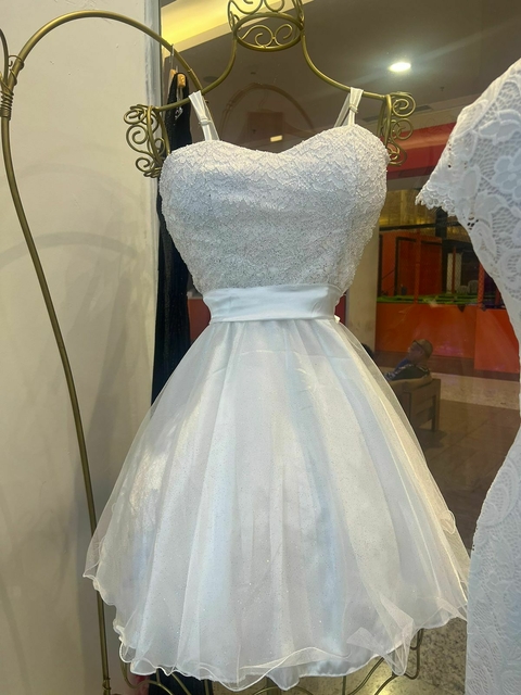 Vestido CURTO LUXO Noiva com brilho e tule