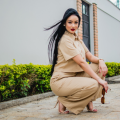 Camisa Cropped Ayla Caqui - Protea Moda Feminina