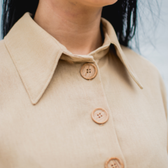 Camisa Cropped Ayla Caqui - comprar online