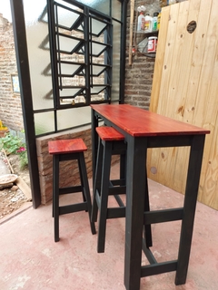 Isla desayunador de madera de pino macizo intervenido + 2 taburetes - Feria x Wifi