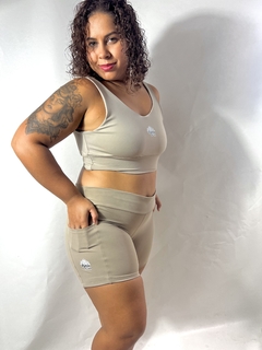 Conjunto Areia - Short Bolso e Top Alça Fina/Grossa - comprar online