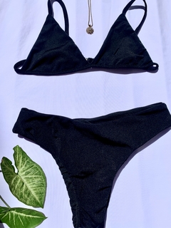 Conjunto Triângulo Preto Brilho