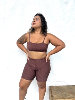 Conjunto Cacau - short meia coxa e Top Yasmim na internet