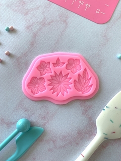 Flores y hojas hawaiana - comprar online