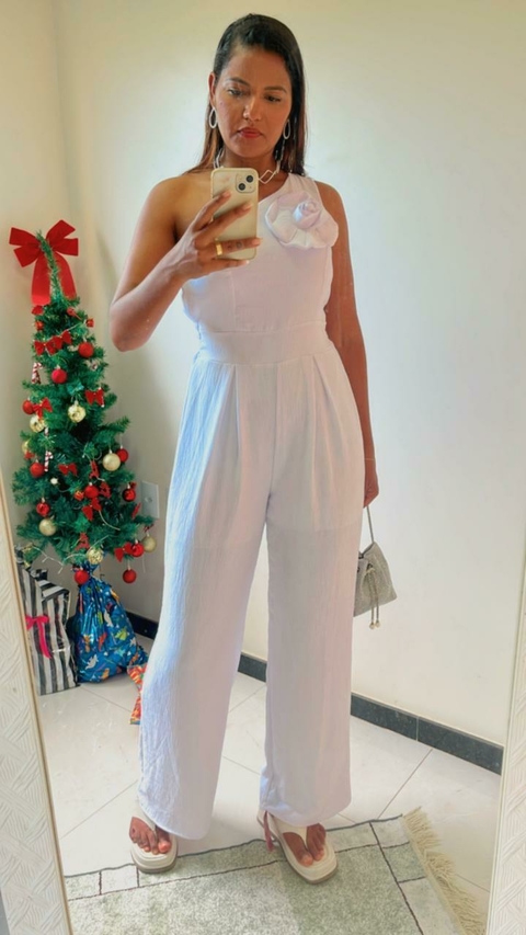 Macacão Longo Branco Com Detalhe em Flor Elastex nas costas Macacão Pantalona Com Bojo