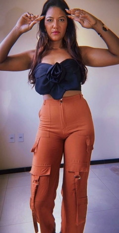 Calça Pantalona Cargo Premium Feminina Tecido Alfaiataria Marrom - comprar online