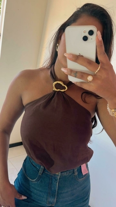 Blusa Feminina Com Fivela Elegante com elástico nas costas na internet