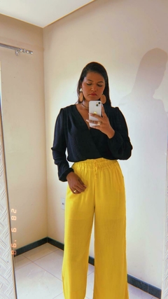 Blusa Feminina Manga Longa Decotada Transpassada Corte V Elegante Tecido Duna Elástico no Punho e Cintura.