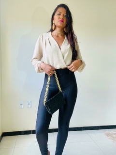 Blusa Feminina Manga Longa Decotada Transpassada Corte V Elegante Tecido Duna Elástico no Punho e Cintura. - loja online