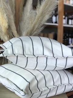 Funda Akira Gris