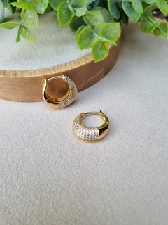 Brinco Argolinha Cravejada Banho de Ouro 18K