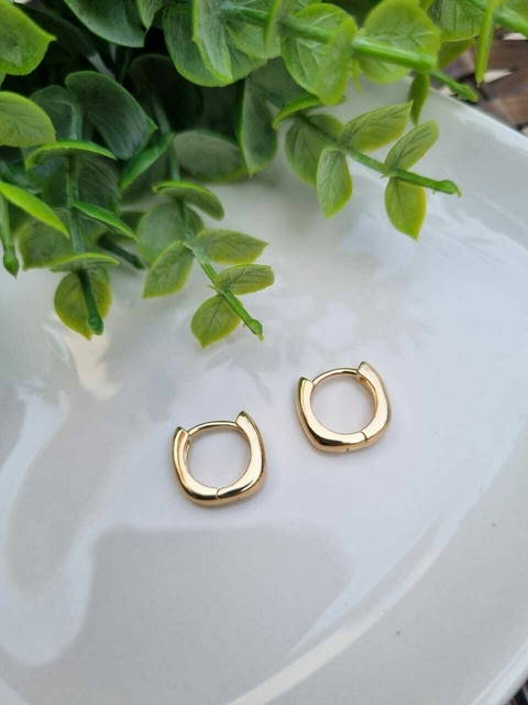 Brinco Argolinha Quadrada Lisa Banho de Ouro 18K