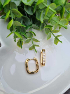 Brinco Argola Retangular com Detalhes em Zircônias Banho de Ouro 18K