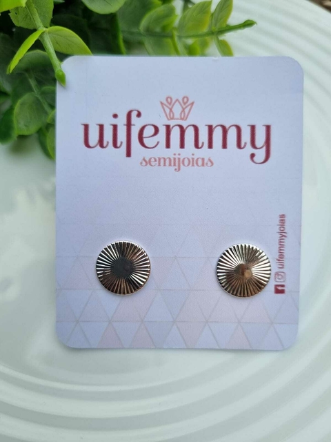 Brinco Círculo Detalhes Riscados Banho de Ródio Branco