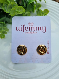 Brinco Círculo Detalhes Amassados Banho de Ouro 18K - comprar online