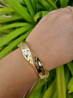 Bracelete Detalhes Liso Banho de Ouro 18K