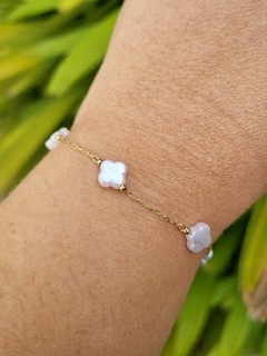 Pulseira Trevo Pérola Banho de Ouro 18K
