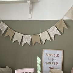 Banderín flores beige en internet
