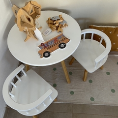 Combo mesa redonda blanca y silloncitos - comprar online