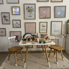 Combo mesa ALTA Juani blanca y sillas ALTAS madera y respaldo blanco - Plumas Indias