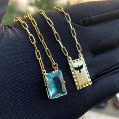 Escapulário Retangulo Espírito Santo Pedra Azul Claro Carrier Diamantada 3mm 70cm (11,4g) (Banho Ouro 24k)