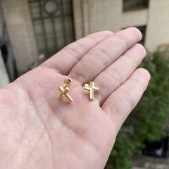 Brinco Cruz Cravejada 12 pedras de Zircônia (Banho Ouro 24k) - ShiromaJoias