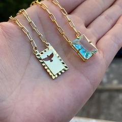 Escapulário Retangulo Espírito Santo Pedra Azul Claro Carrier Diamantada 3mm 70cm (11,4g) (Banho Ouro 24k) - comprar online