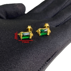 Brinco Presa de Tigre em Zircônia Verde (6mmX11mm) (Banho Ouro 24k)