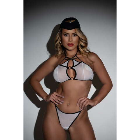 Mulher plus vestindo fantasia sensual transparente de comandante do prazer com top e calcinha pretos e brancos, usando boina preta. Sex Shop Campinas